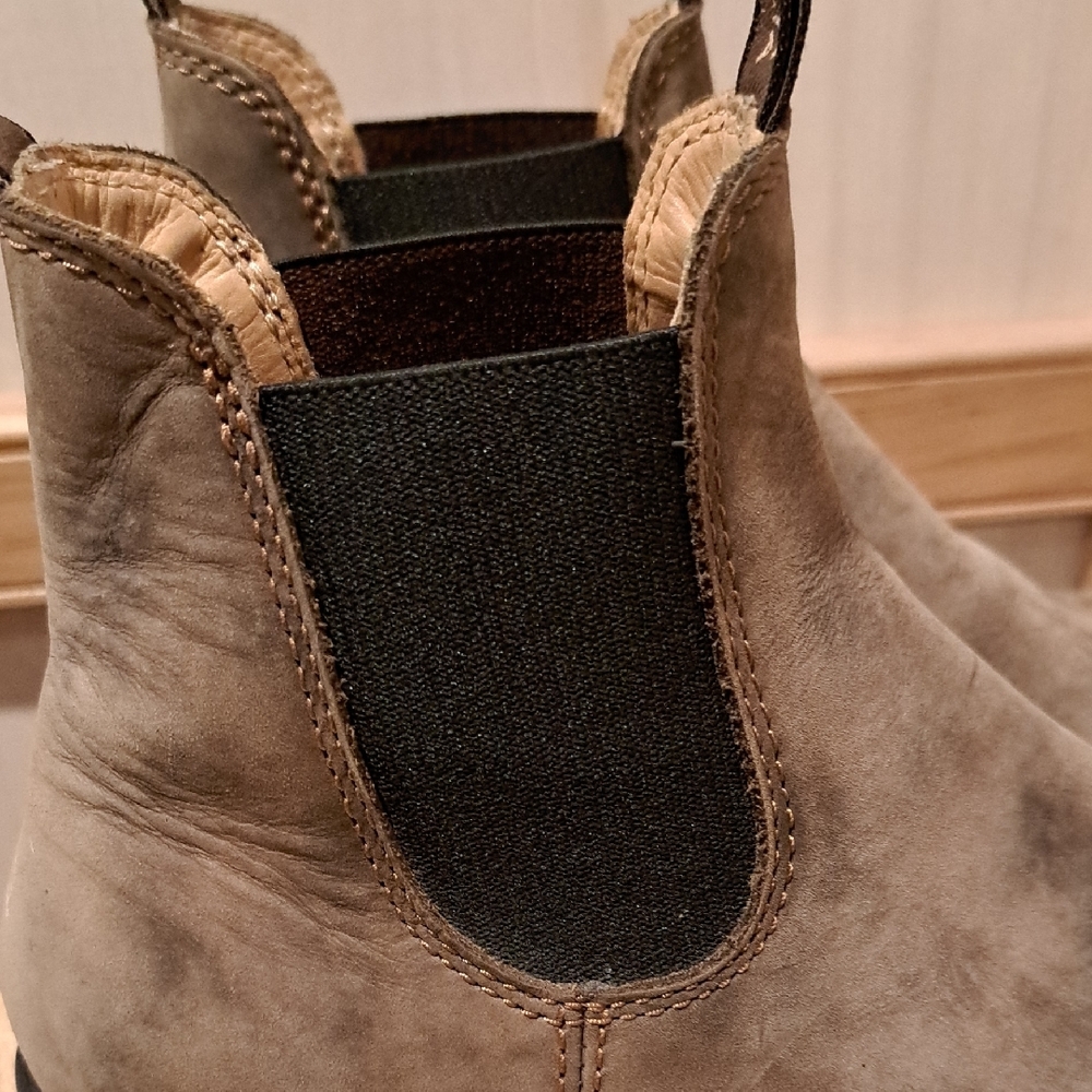 Blundstone Taupe Suede 1677 Chelsea Boots 8 - Picture 7 of 11